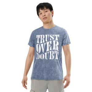 Denim-T-Shirt »Trust Over Doubt«